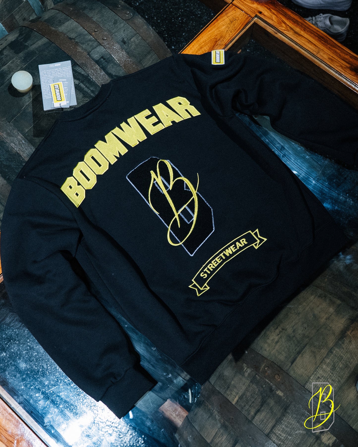 Black Crew-neck B logo
