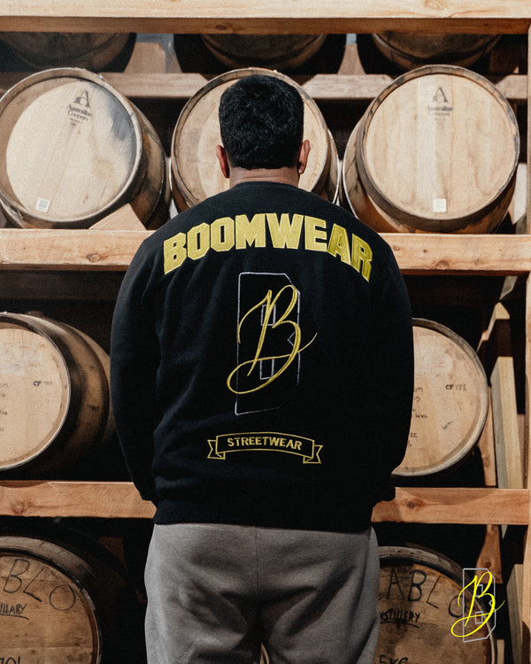 Black Crew-neck B logo